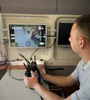 Pilote et écran du véhicule de commandement mobile