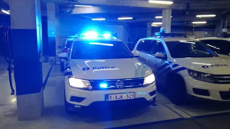 photo d'un VW Tiguan avec feus bleus allumés
