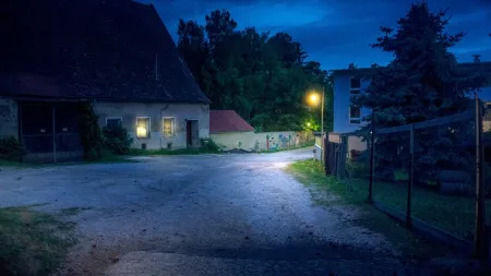 maison dans la pénombre