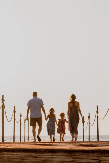 famille de dos 