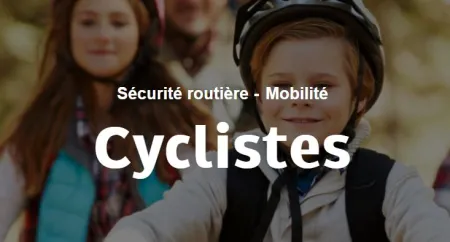 Enfin à vélo avec casque