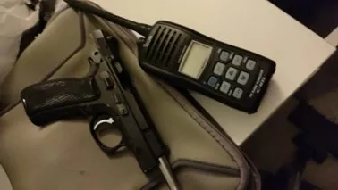 saisie d'une arme lors de perquisitions