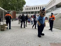 Police devant école