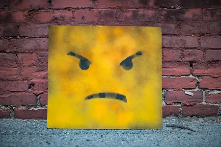 schilderij met boze emoji