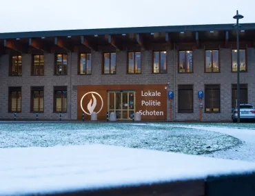Foto van commissariaat bij winter