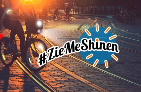 Verlichte fiets in het donker