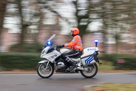Motorrijder van de dienst verkeer