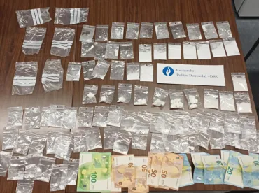 in beslag genomen drugs en geld