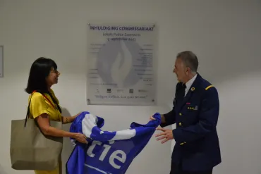 onthulling plaat