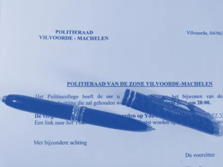 Agenda politieraad met pen