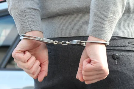 Man opgepakt na verschillende fietsdiefstallen en auto-inbraken.