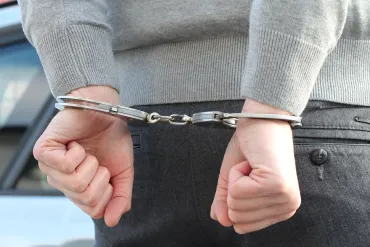 Koppel aangehouden na grijpdiefstallen