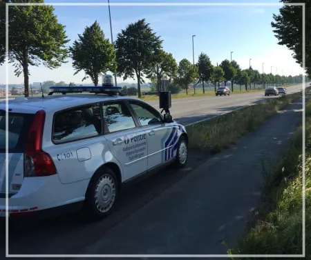 Flitsen gestriped voertuig