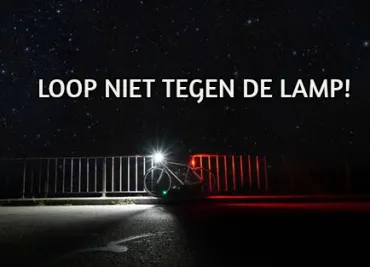 Loop niet tegen de lamp