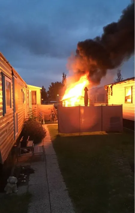 Politie blust brand