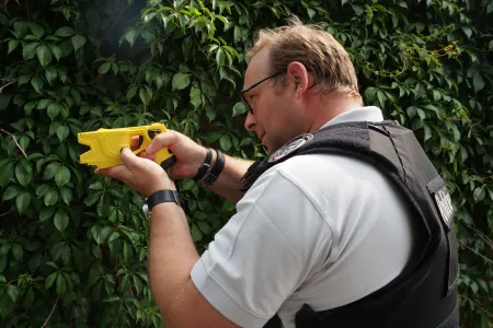 taser1