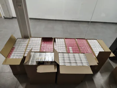 doos vol pakjes sigaretten
