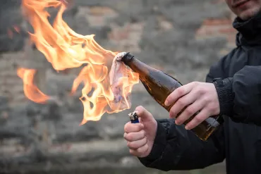 stock beeld molotov cocktail