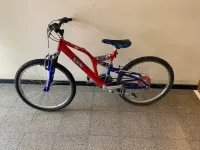 Rood-blauwe kinder mountainbike
