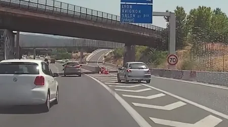 Contacts :  Panel de la route - Bien sortir d'une autoroute