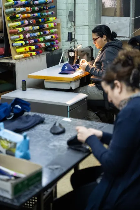 Un véritable uniforme de policier pour notre Manneken-Pis
