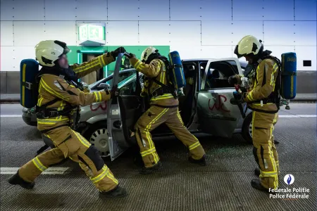 Antwerpse hulpdiensten houden grote oefening in Craeybeckxtunnel 