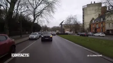 Contacts: Je clignote, tu clignotes, nous clignotons !