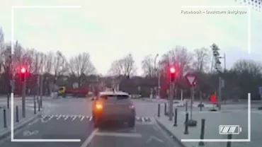 Contacts : Panel de la route : Carrefour et code de la route