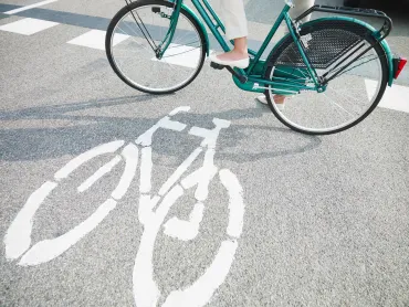 Sécurité routière : passages piétons et passages cyclistes, des règles identiques ?