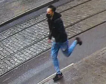 4 vols à la tire par un même auteur à Anvers